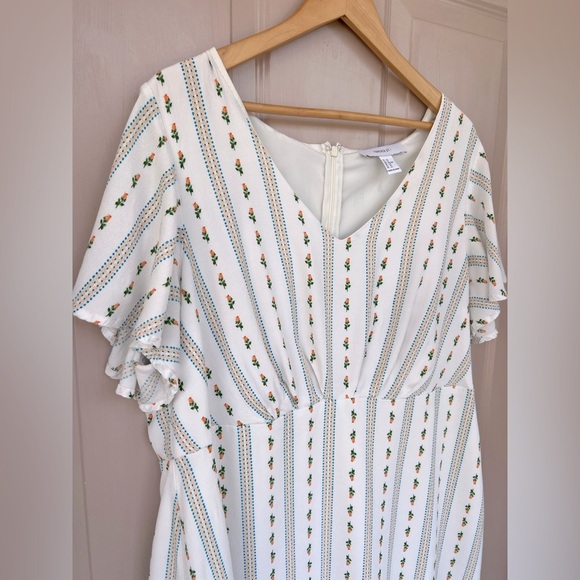 Forever 21+ White Floral Mini Dress with Flutter Sleeves – Size 2X - Picture 2 of 4